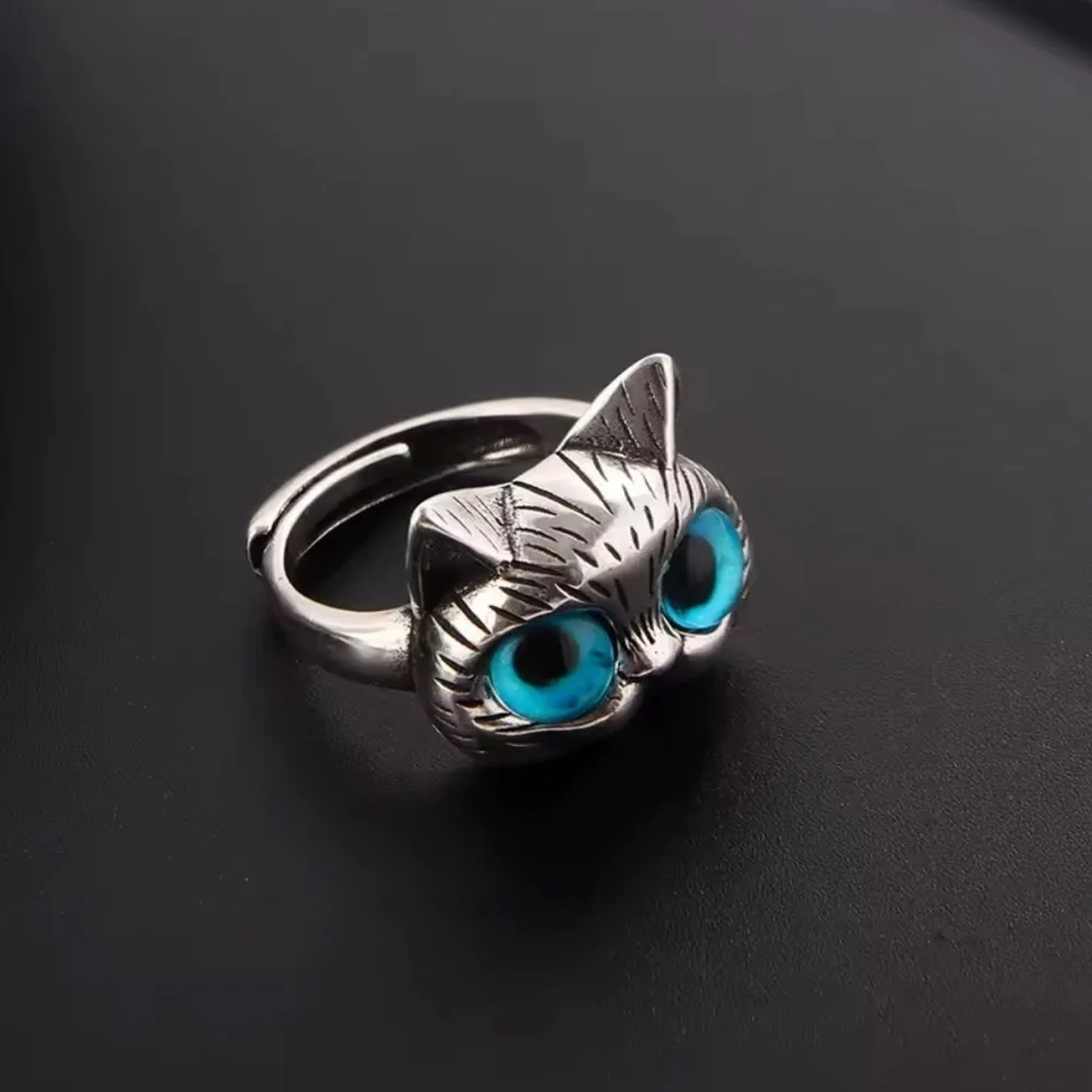 Silver cat blue eyes adjustable size Band Ring